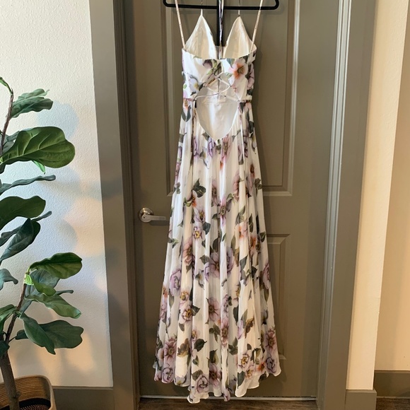 FAVIANA Wedding Guest DRESS - White Floral Plunging V-neck Dress Style 7946 - Picture 4 of 8